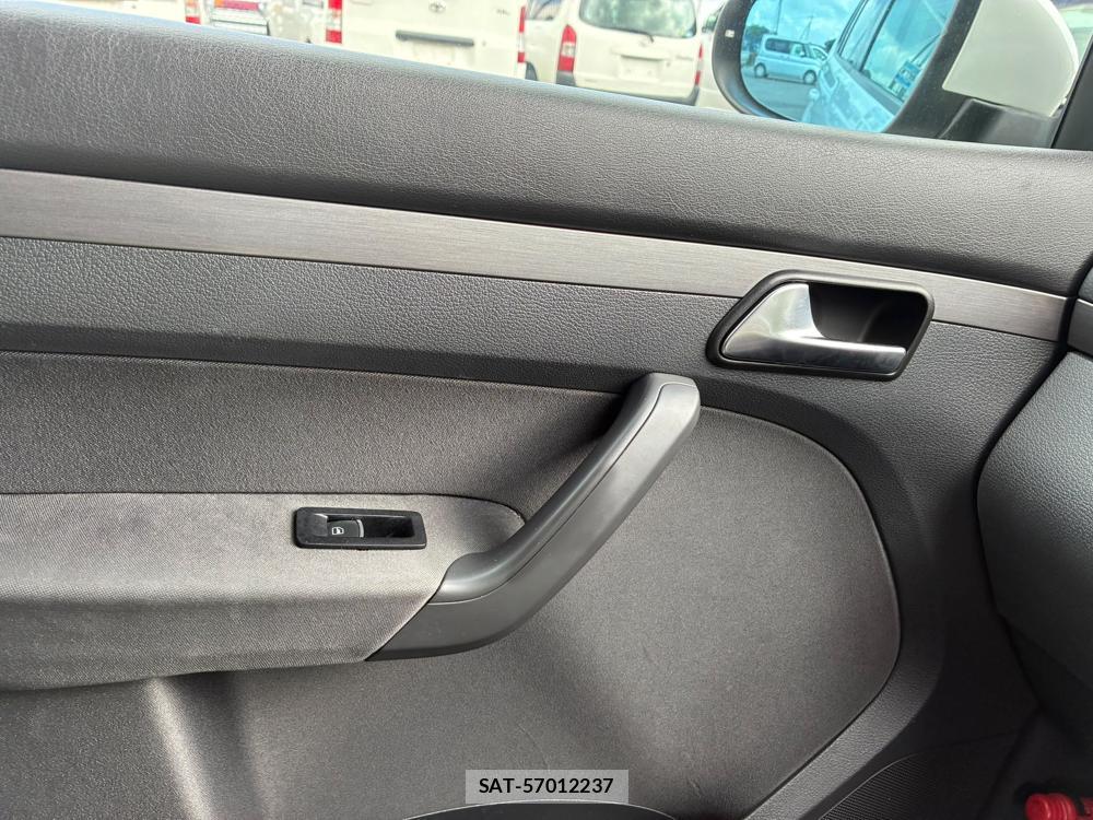 VolksWagen GOLF TOURAN 2013-11 8312949-24