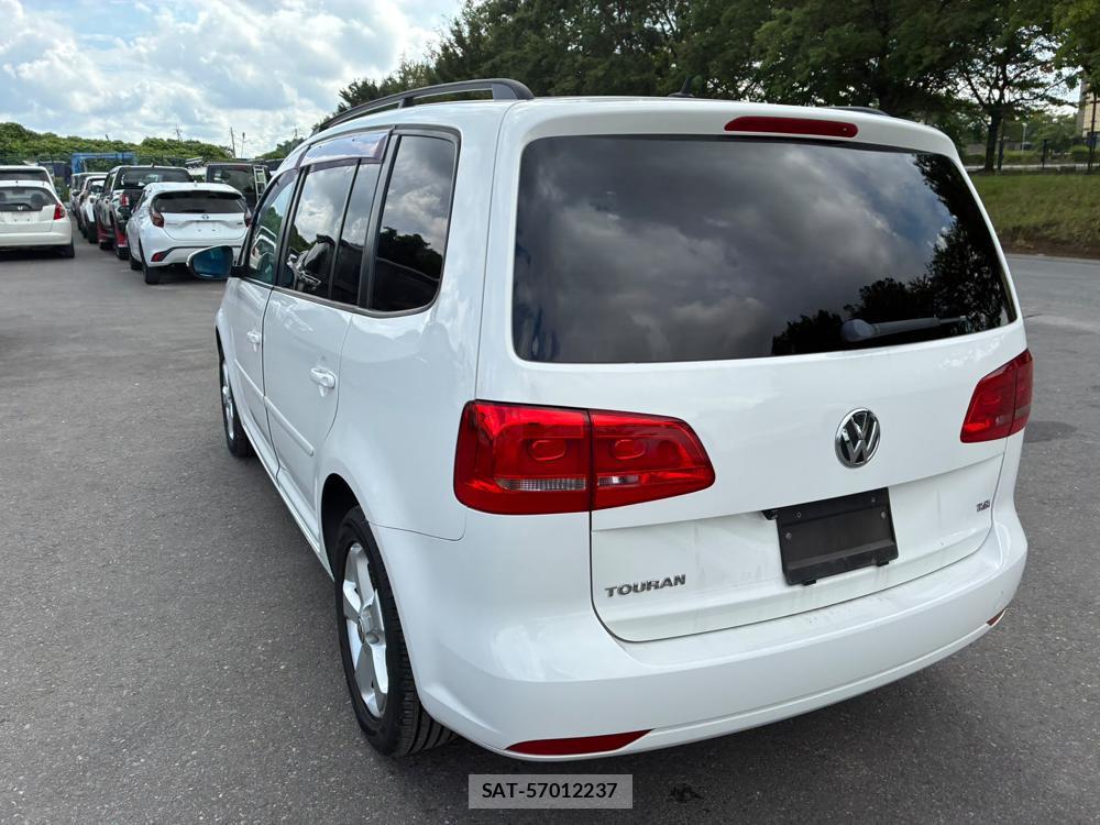 VolksWagen GOLF TOURAN 2013-11 8312949-2