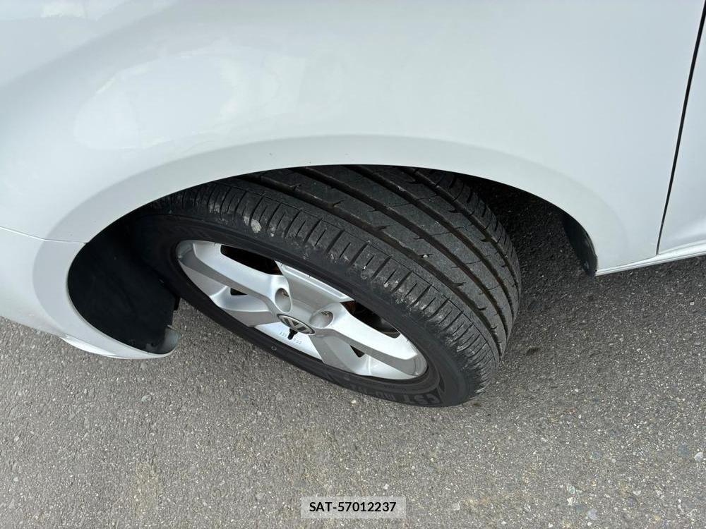 VolksWagen GOLF TOURAN 2013-11 8312949-34