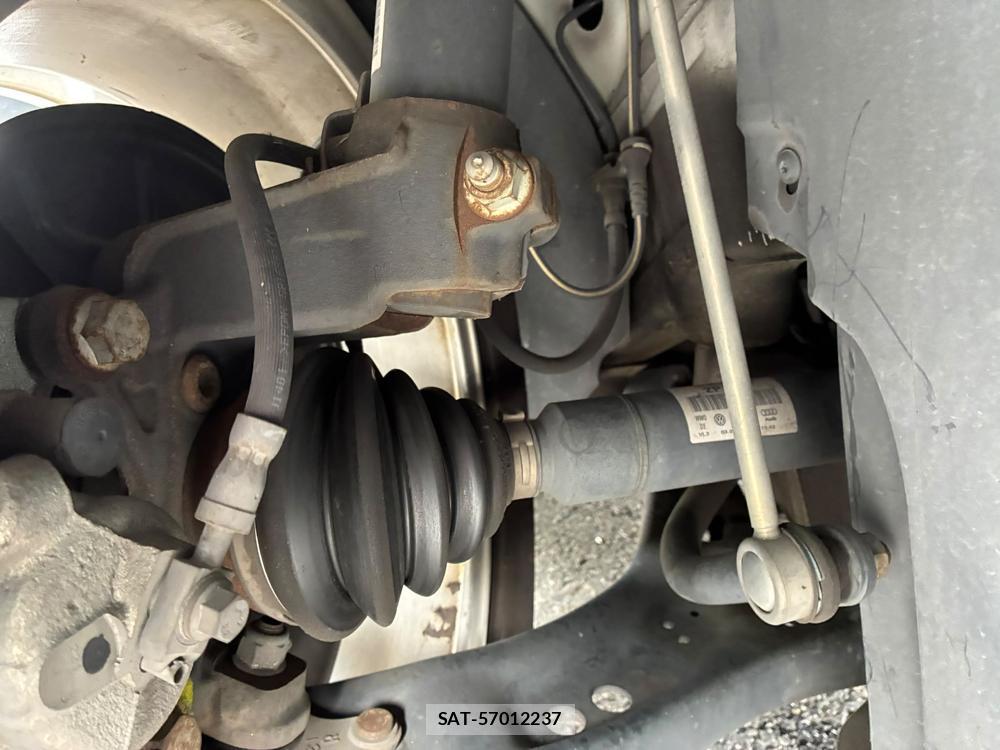 VolksWagen GOLF TOURAN 2013-11 8312949-36