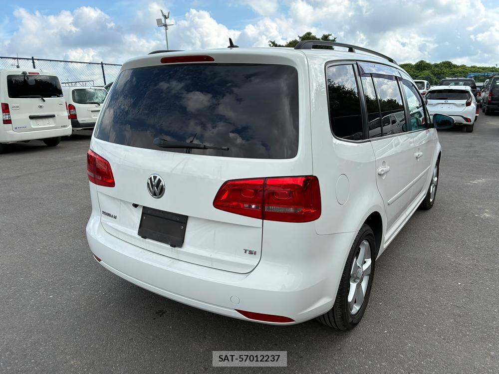 VolksWagen GOLF TOURAN 2013-11 8312949-4