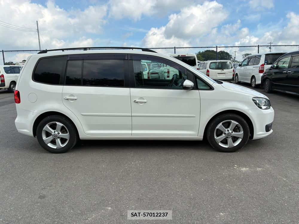 VolksWagen GOLF TOURAN 2013-11 8312949-5