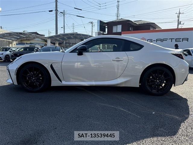 Toyota GR86 2021-11 6215042-11
