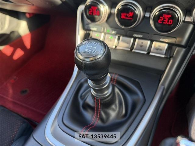 Toyota GR86 2021-11 6215042-1