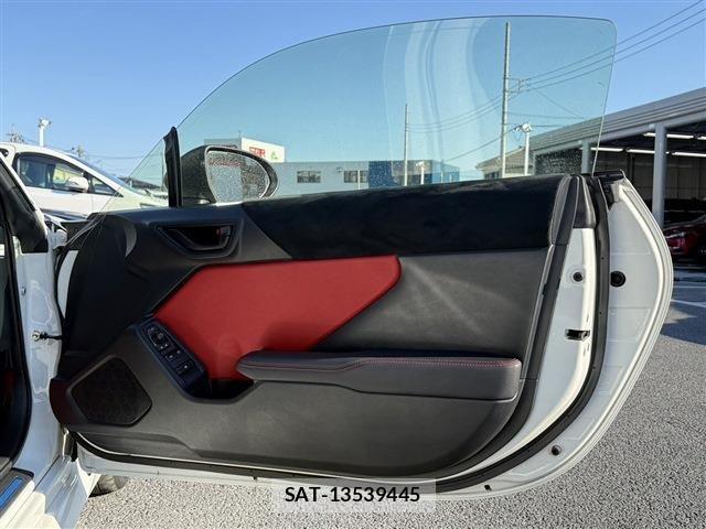 Toyota GR86 2021-11 6215042-25