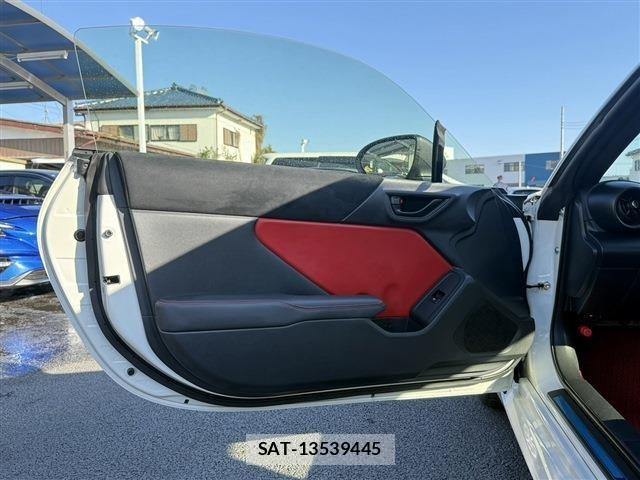 Toyota GR86 2021-11 6215042-28
