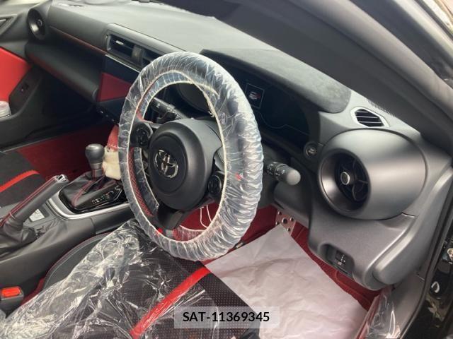 Toyota GR86 2022-09 7357908-10