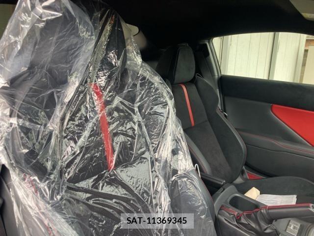 Toyota GR86 2022-09 7357908-14