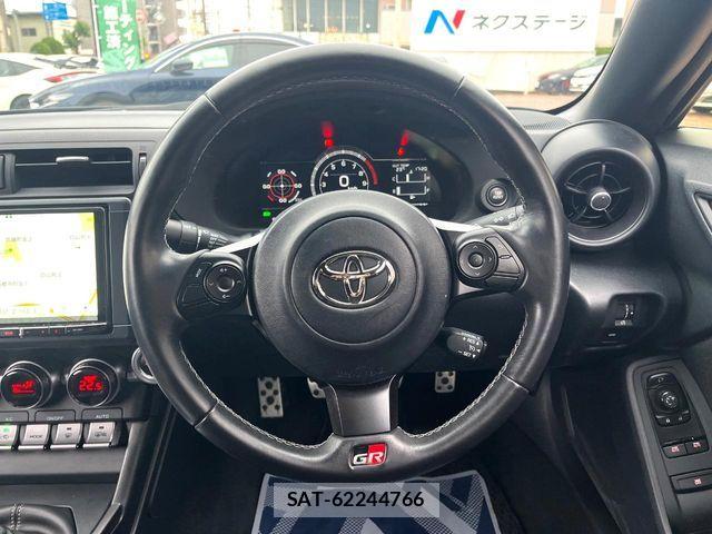 Toyota GR86 2022-01 7357910-11