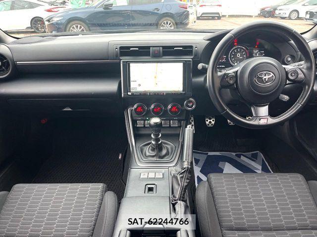 Toyota GR86 2022-01 7357910-1
