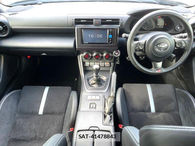 Toyota GR86 2024-06 8207670-1