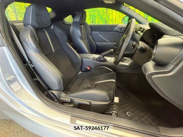 Toyota GR86 2022-01 8457563-7