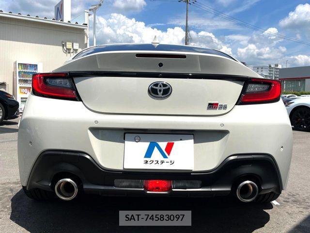 Toyota GR86 2024-12 8562043-12