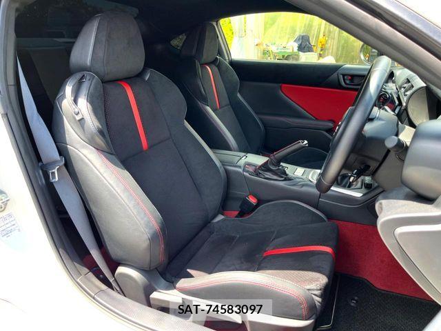 Toyota GR86 2024-12 8562043-8
