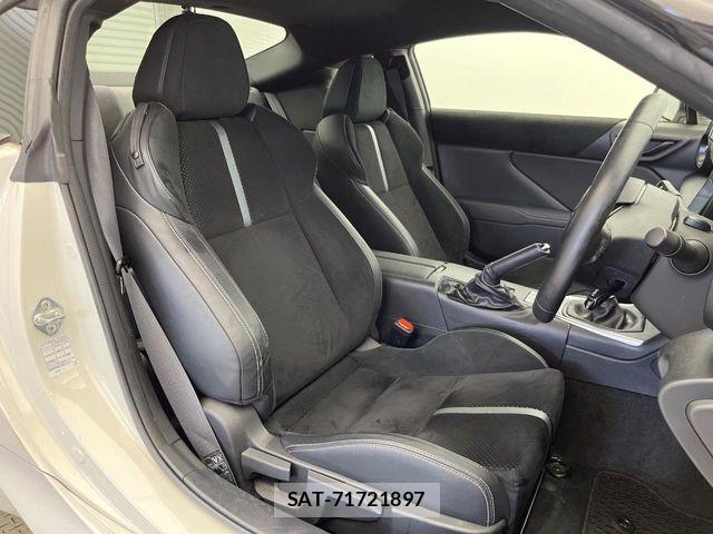 Toyota GR86 2022-04 8562042-10