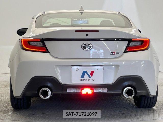 Toyota GR86 2022-04 8562042-15
