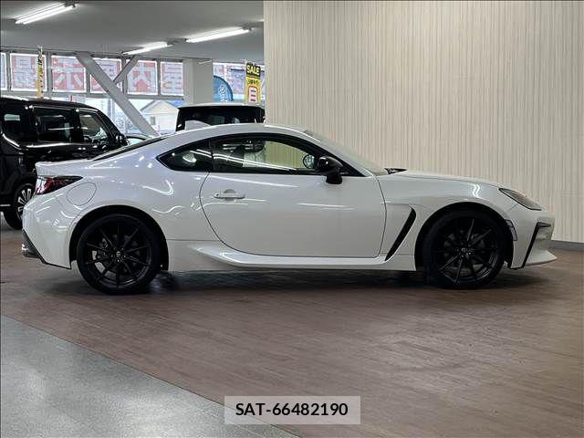 Toyota GR86 2024-04 8742401-7