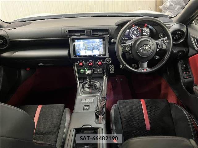 Toyota GR86 2024-04 8742401-8