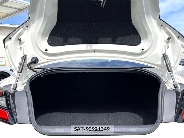 Toyota GR86 2022-04 8849177-9
