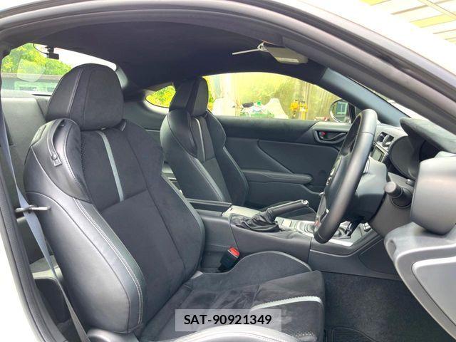 Toyota GR86 2022-04 8849177-7