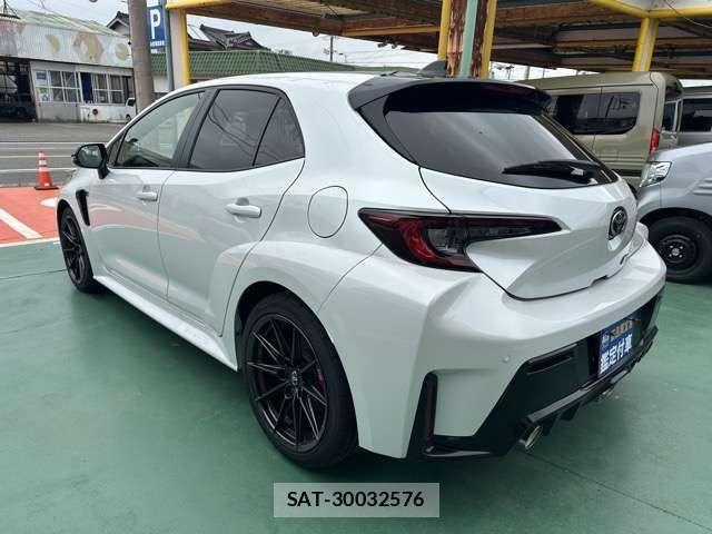 Toyota COROLLA 2024-05 1428590-3