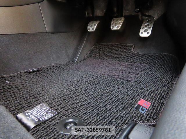 Toyota COROLLA 2026-05 8879917-24