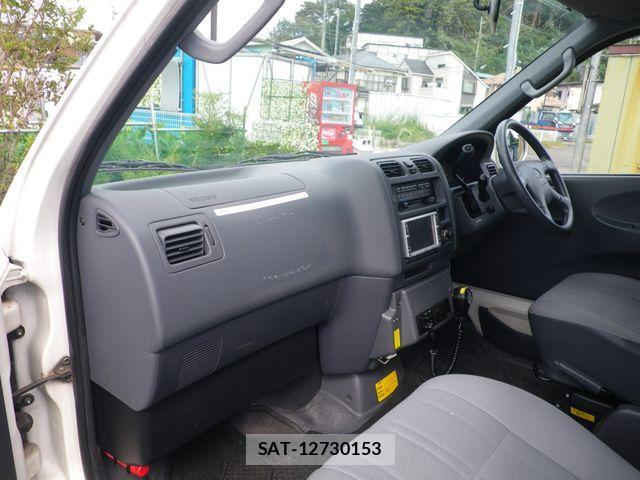 Toyota GRANVIA 2004-09 3374214-3