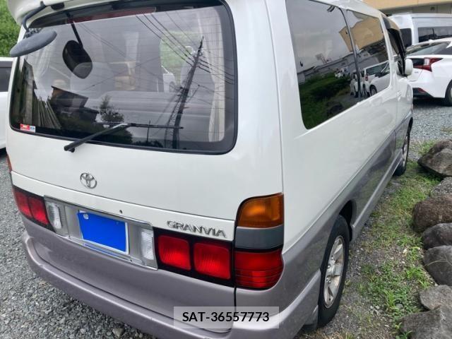 Toyota GRANVIA 1999-05 8871090-3