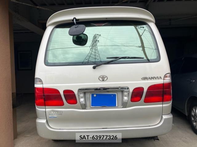 Toyota GRANVIA 2001-08 8626924-3