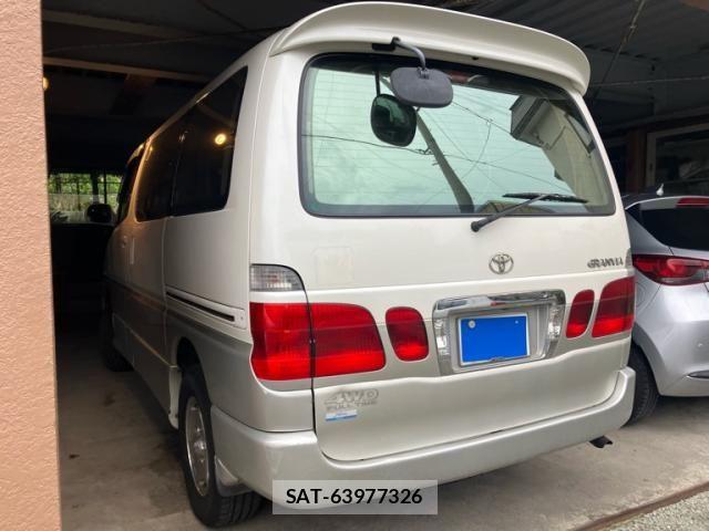 Toyota GRANVIA 2001-08 8626924-4