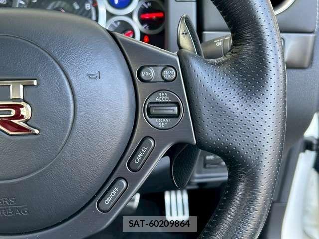 Nissan GT-R 2015-03 1178665-10