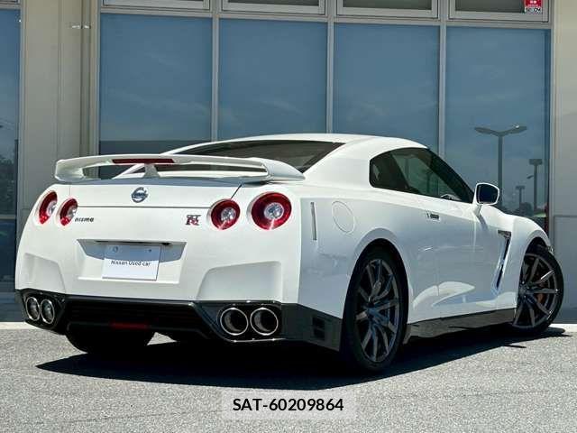 Nissan GT-R 2015-03 1178665-4