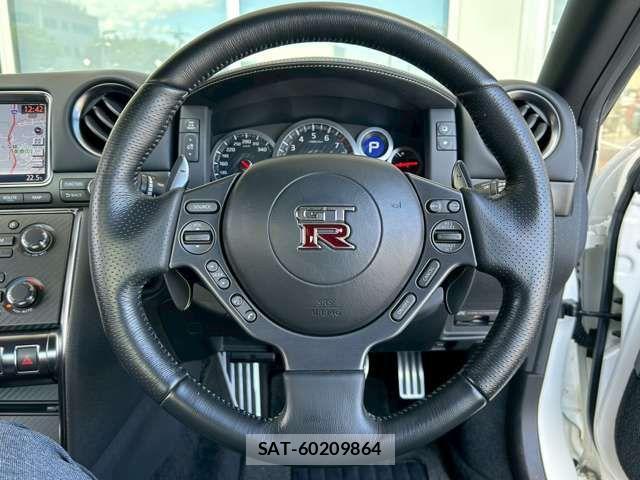 Nissan GT-R 2015-03 1178665-8