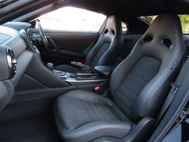 Nissan GT-R 2020-01 1545512-6
