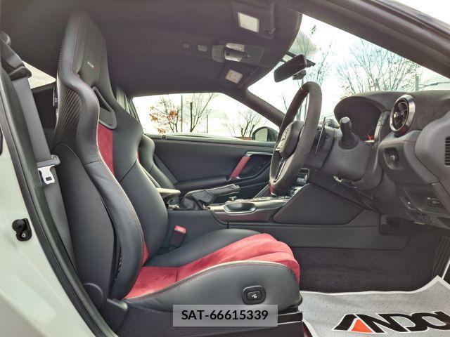 Nissan GT-R 2019-04 1717323-11