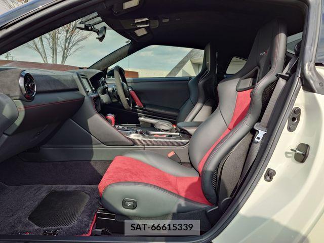 Nissan GT-R 2019-04 1717323-25