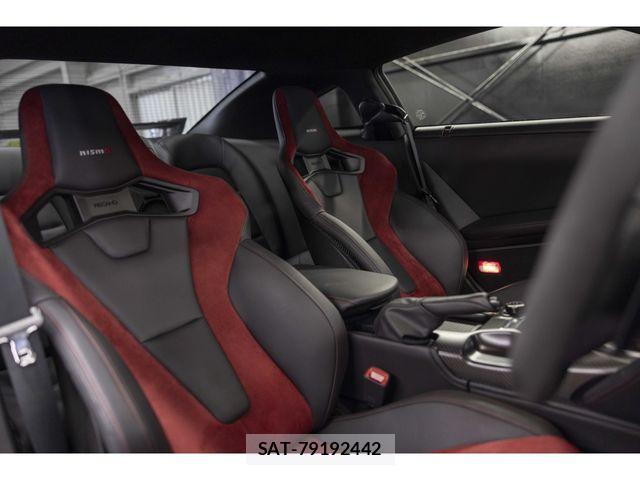 Nissan GT-R 2021-11 2400342-21