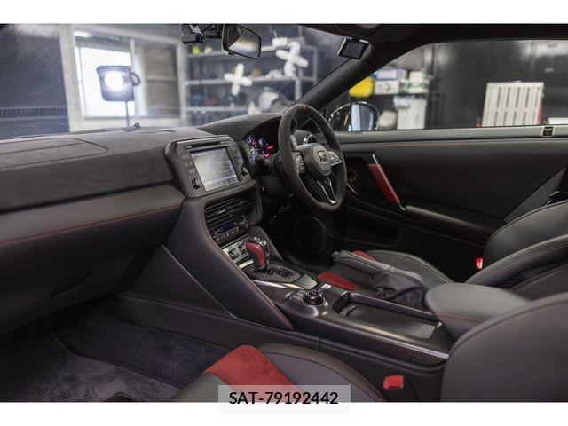 Nissan GT-R 2021-11 2400342-22