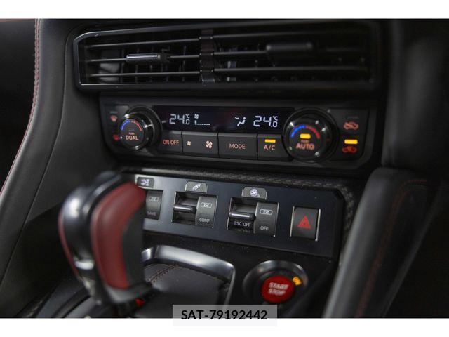 Nissan GT-R 2021-11 2400342-27
