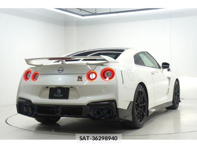 Nissan GT-R 2024-04 5868464-5
