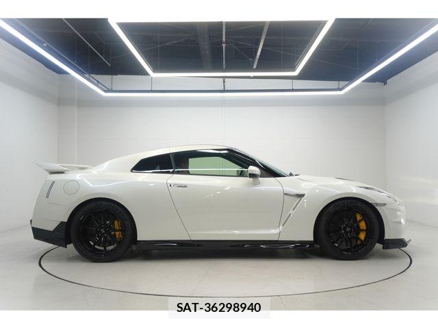 Nissan GT-R 2024-04 5868464-7