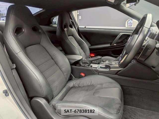 Nissan GT-R 2019-02 6304322-12