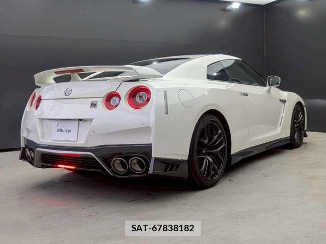 Nissan GT-R 2019-02 6304322-2
