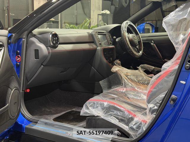 Nissan GT-R 2022-04 6612071-9