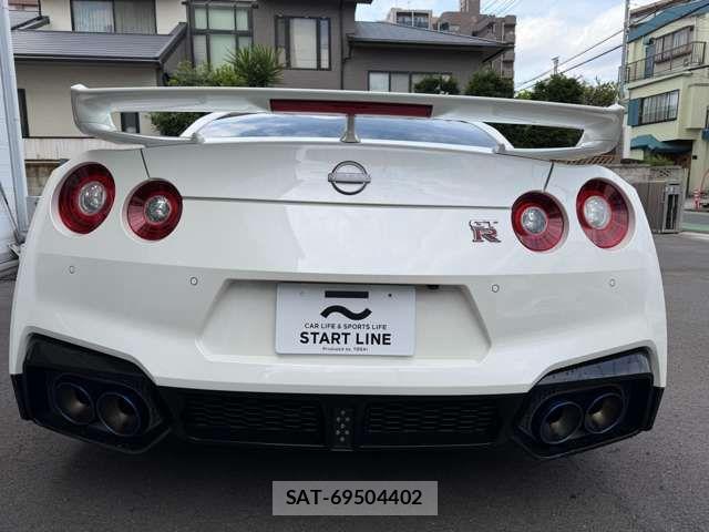 Nissan GT-R 2024-08 6671558-11