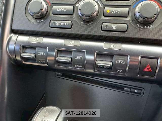 Nissan GT-R 2014-03 6683788-17