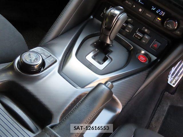 Nissan GT-R 2019-12 6815080-11