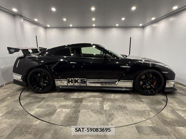 Nissan GT-R 2016-10 6905792-6