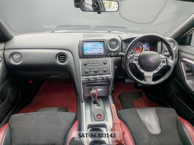 Nissan GT-R 2010-01 7219059-1