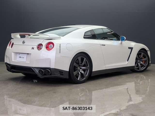 Nissan GT-R 2010-01 7219059-2